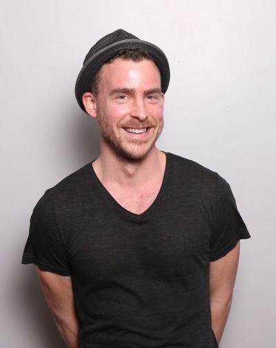 Justin Buckles brings show biz buzz