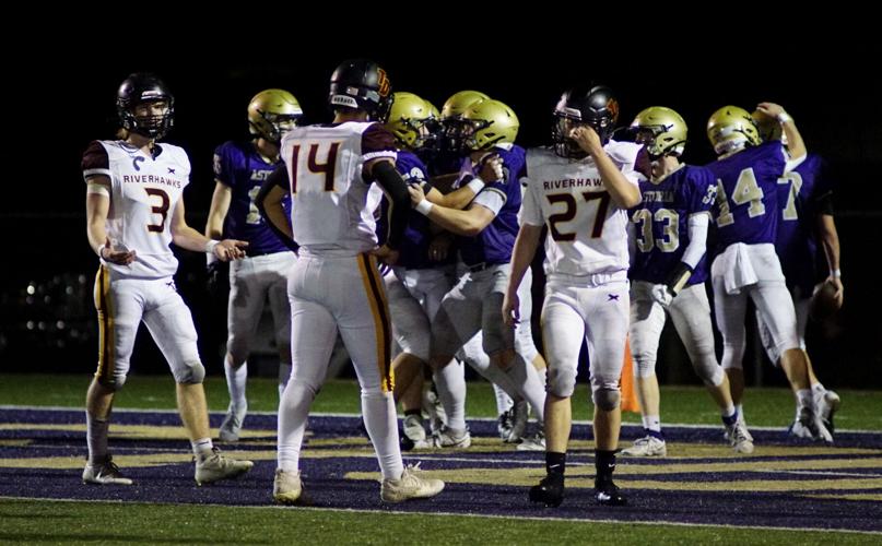 TD FB_2024_RobHilson_riverhawks down 16-0.JPG