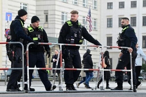 Policemen seal off the space in front of the US embassy in Berlin