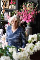 Claudia Leash: The Flowers Tell a Story