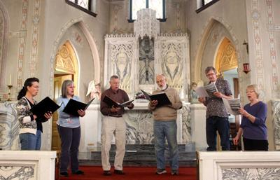 Singers to celebrate 40 years