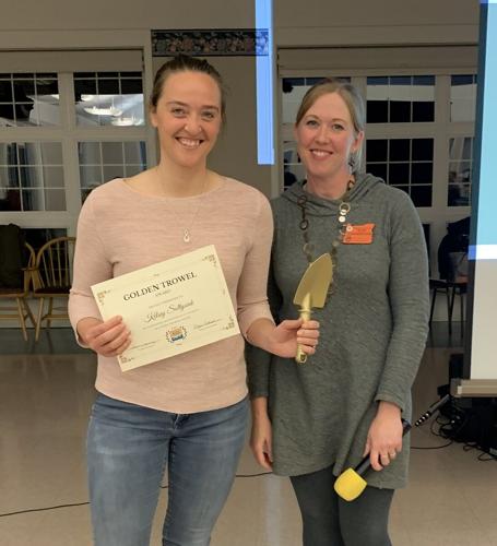 Central Gorge Master Gardeners receive completion certificates and awards 2022