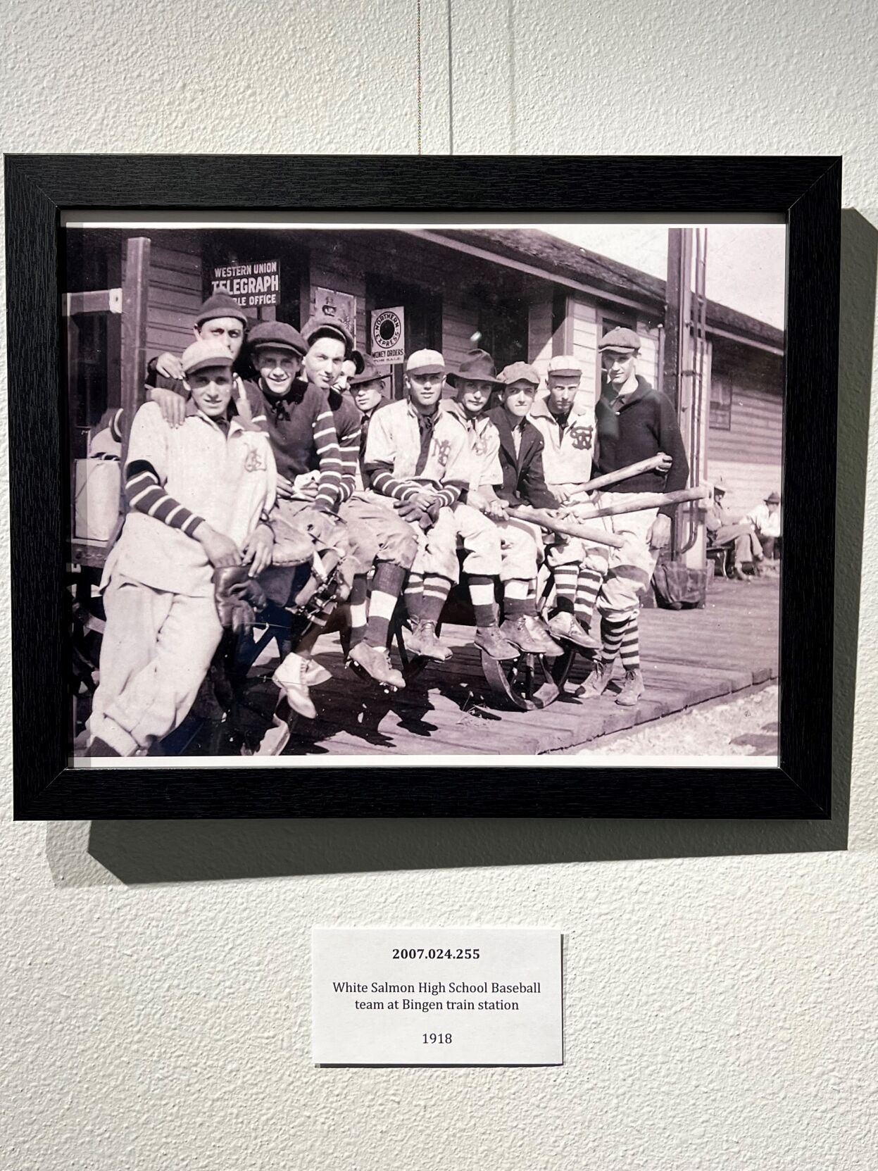 NEW USE Bingen baseball team.jpg
