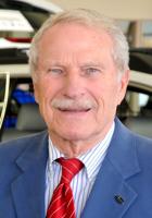 Long-time auto dealer dies
