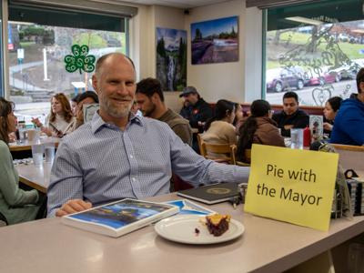 Mayor of Hood River Paul Blackburn