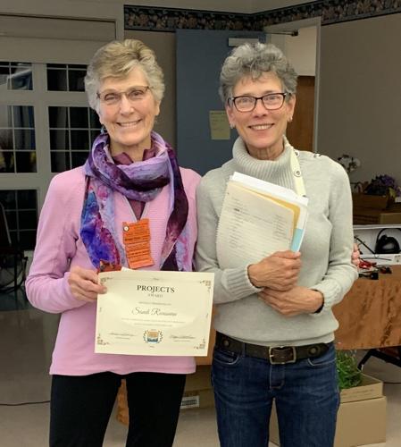 Central Gorge Master Gardeners receive completion certificates and awards 2022