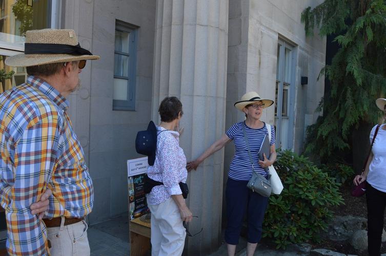 Hood River walking tour brings history to life