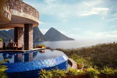 Luxury Swimming Pool with View of the Ocean