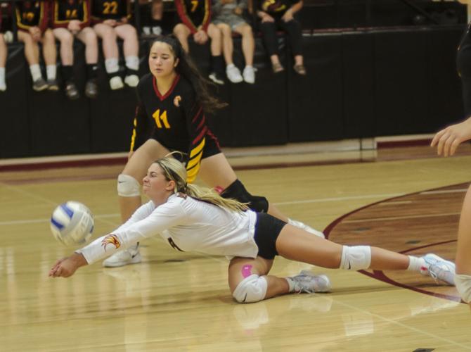 The Dalles volleyball versus Pendleton