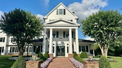 The Oaks Waterfront Hotel