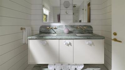 Top bathroom design trends homeowners are embracing right now
