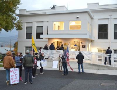 Protesters Hood River Oct. 13