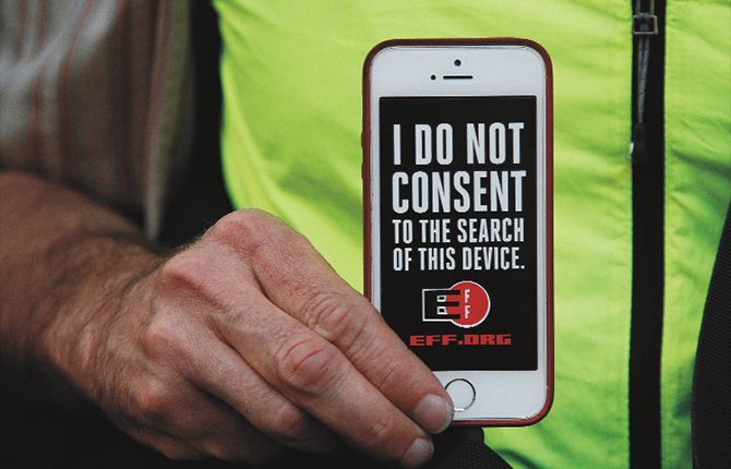 Electronic media searches at border raise worry