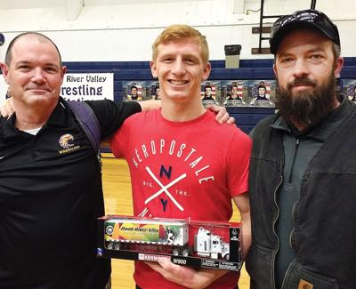 Scott rises up for first place at HR Elks Invitational