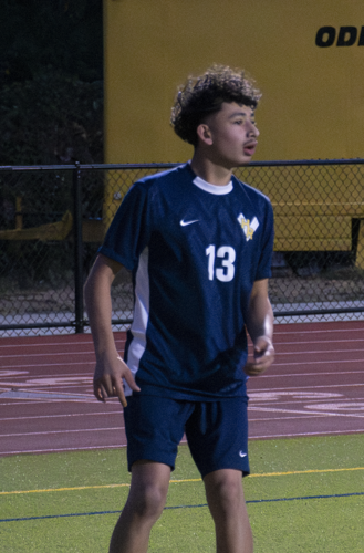 Julian Verduzco (13) gets ready for a pass for Hood River Valley earlier this year   Zach Thummel photo