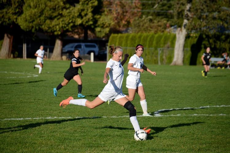 HRV girls soccer take sixth consecutive CRC title