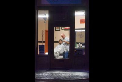 Wind storm sweeps NW, I-84 closed