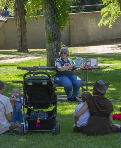 B12 Reading kids_MBG8059.jpg