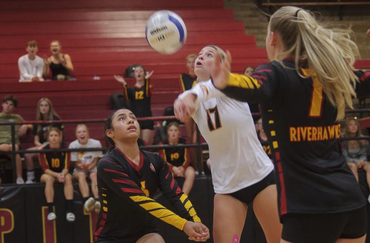 The Dalles volleyball versus Pendleton