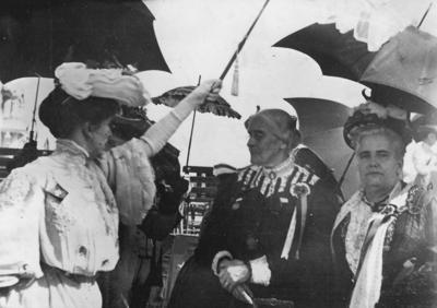 Susan B. Anthony (center), shown here at the unveiling of the Sacagawea statue in Portland on July 6, 1905.