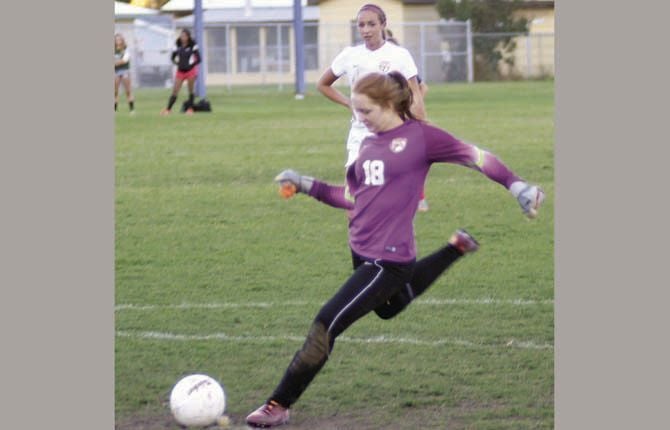 Klindt stops 17 shots in TD’s 6-2 loss to Hood River