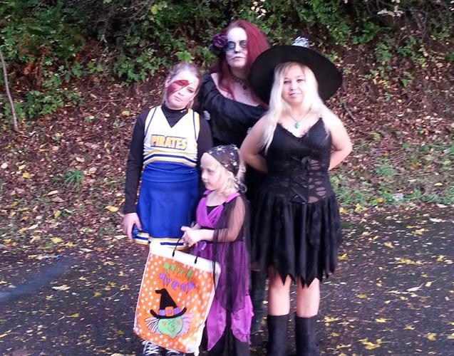 Emmy Thomson brings fun family traditions to Cascade Locks