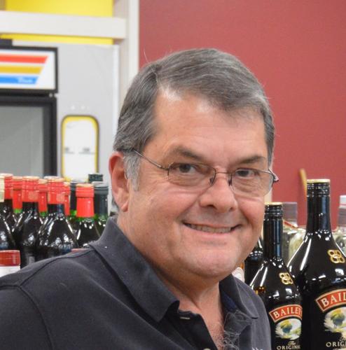 Hood River Liquor packs up and moves — three doors down