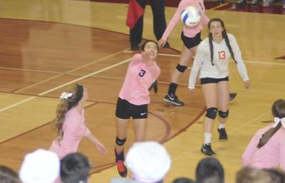 Hood River takes four-set win
