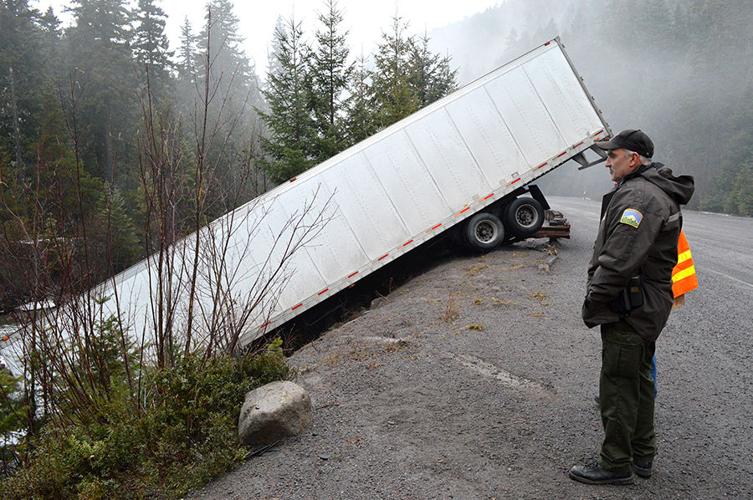 Crash spills diesel into East Fork