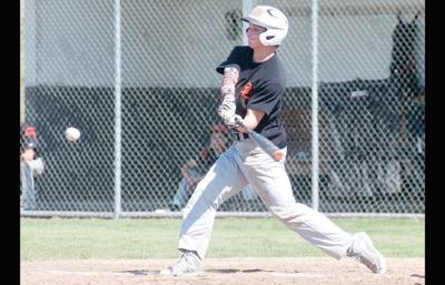 Huskies rebound for league split