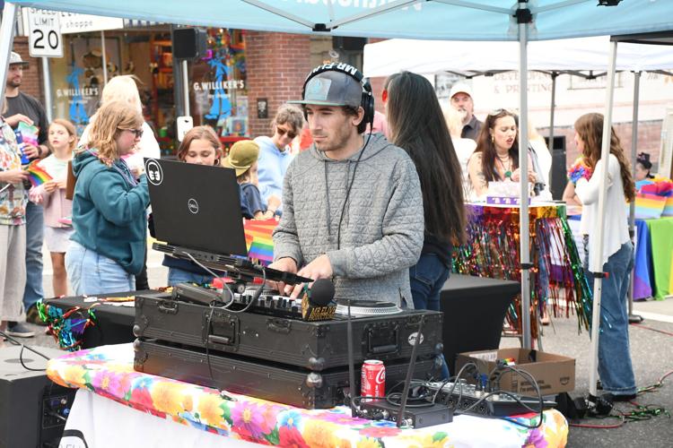 DJ