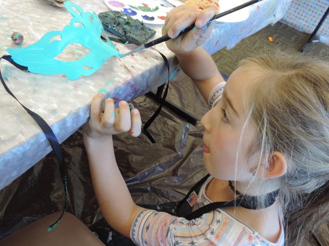 Community creates masks for United Way