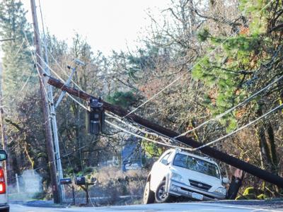 Power and water go out after dual car crashes