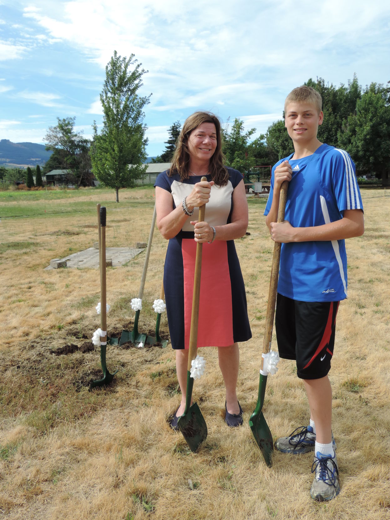 FISH food bank breaks ground on $1 million center to open late 2014