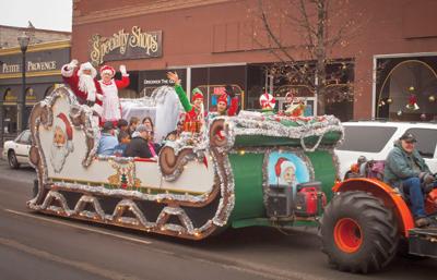 Santa program draws hundreds downtown, say organizers