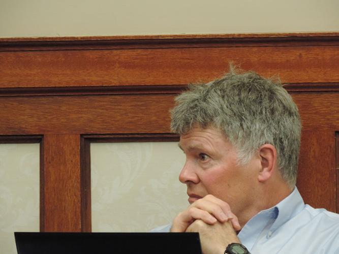 Put a price on carbon, council votes