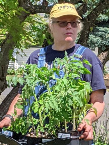 MASTER GARDENERS MG of the Year 2020 - Christie Bradley.jpg