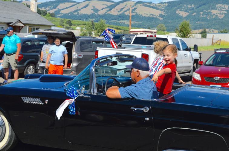 Odell celebrates Fourth of July with parade