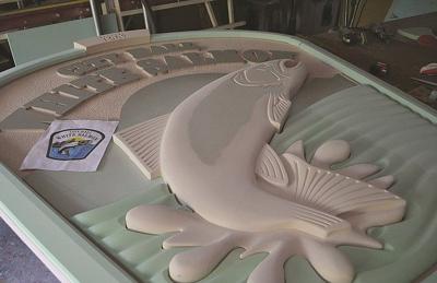 HR artist crafts White Salmon sign