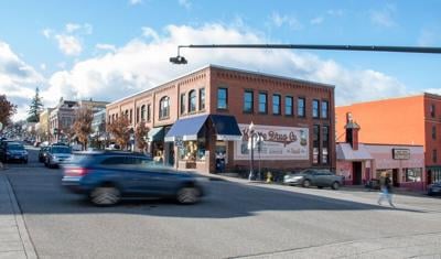 The intersection at Oak and Second Street