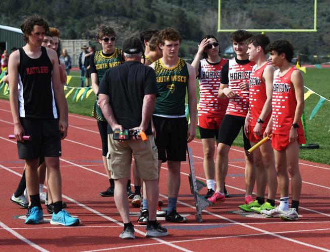 boys 4x400 relay.jpg