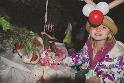 I'm Dreaming of a White Salmon and Holiday Wassail kick off holiday happenings