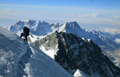 Avalanche sweeps down Everest, killing at least 12