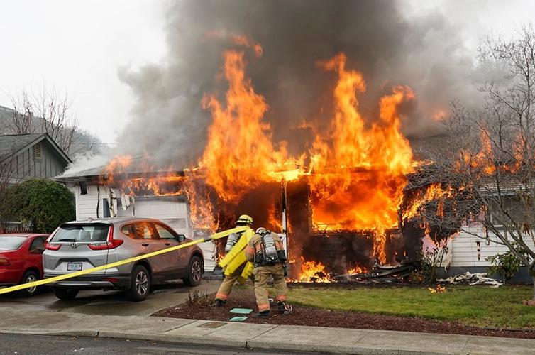 Occupants escape fire