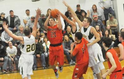 Huskies hold on in Big Sky thriller