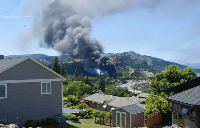 Mosier train derailment spills oil, sparks fire