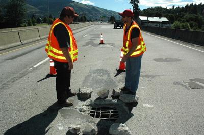 Update: I-84 east down to one lane at MP 64 through weekend