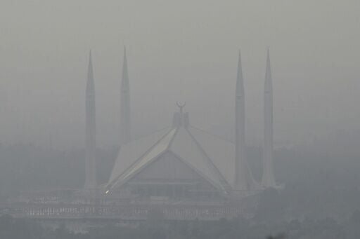 The Shah Faisal Mosque engulfed in dense smog due to severe air pollution in Islamabad