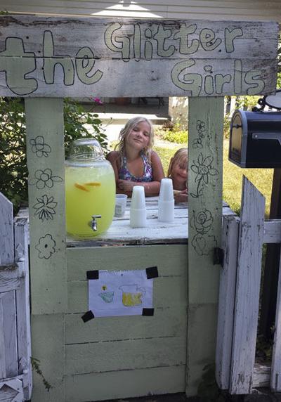 Drinks by the Glitter Girls