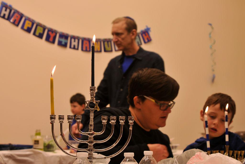 Beth Shalom Kicks Off Festival Of Lights Celebrations Before Hanukkah Begins Sunday Local Columbiamissourian Com